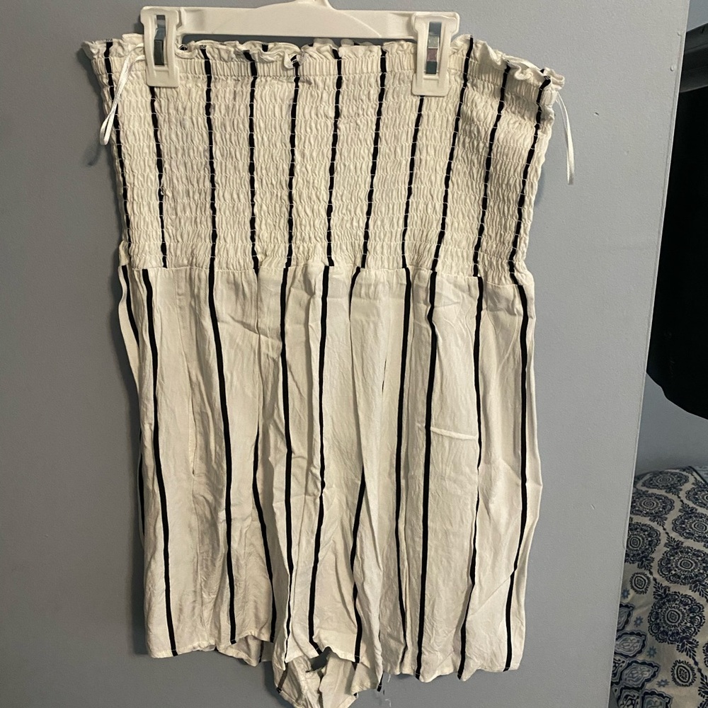 Strapless B&W romper smock top